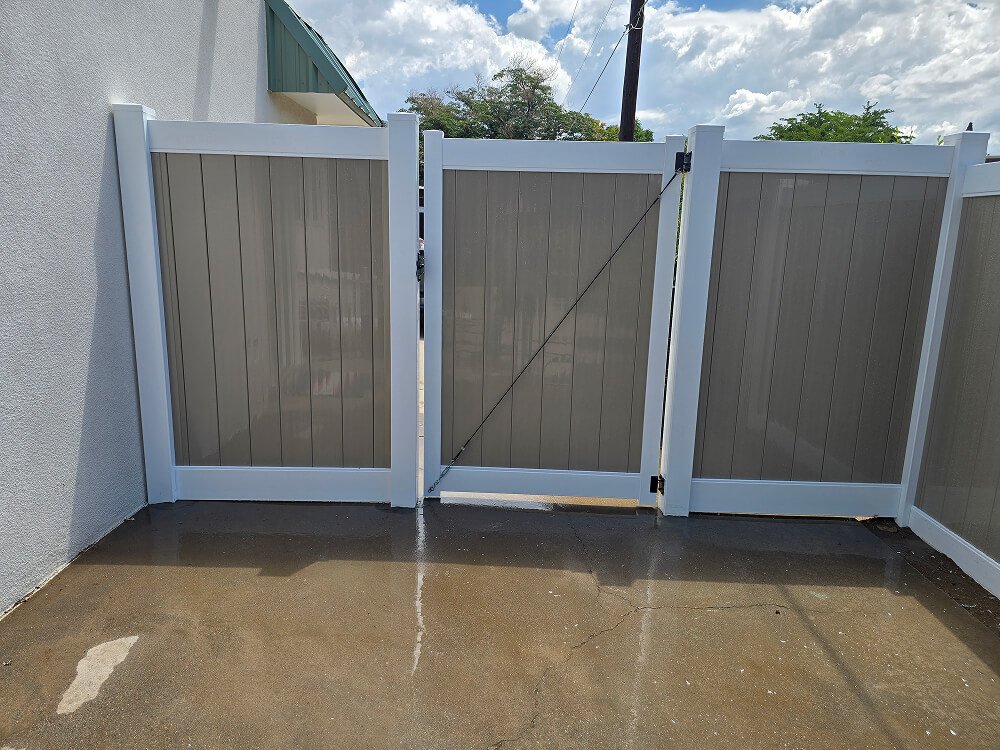 Tan and white single vinyl door gate in Albuquerque NM