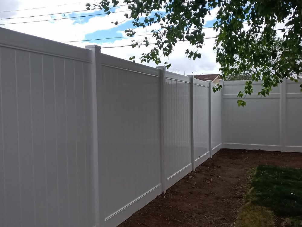 White vinyl privacy fence in Albuquerque NM